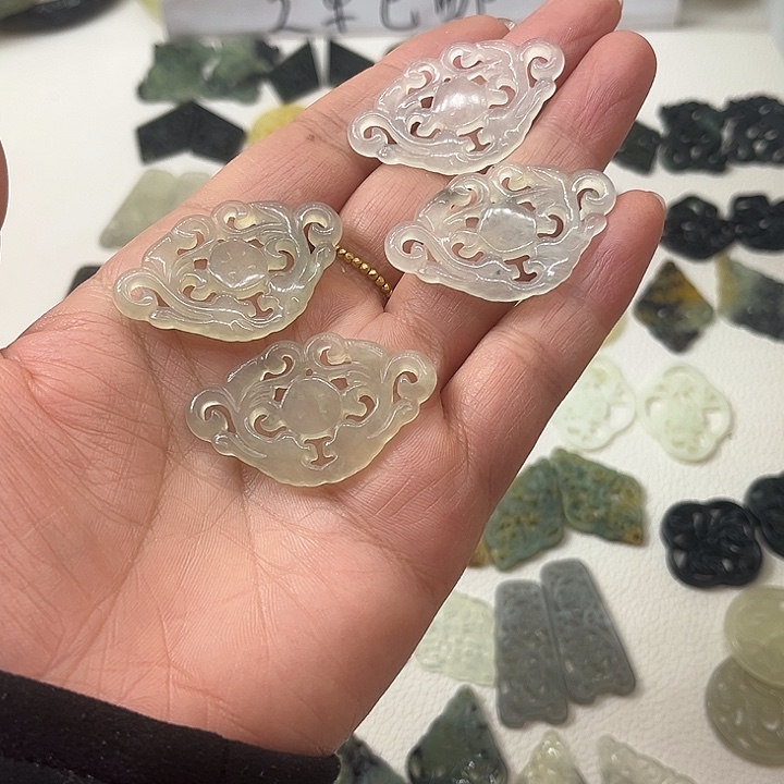 奺***狸蛇纹石玉合金耳钉