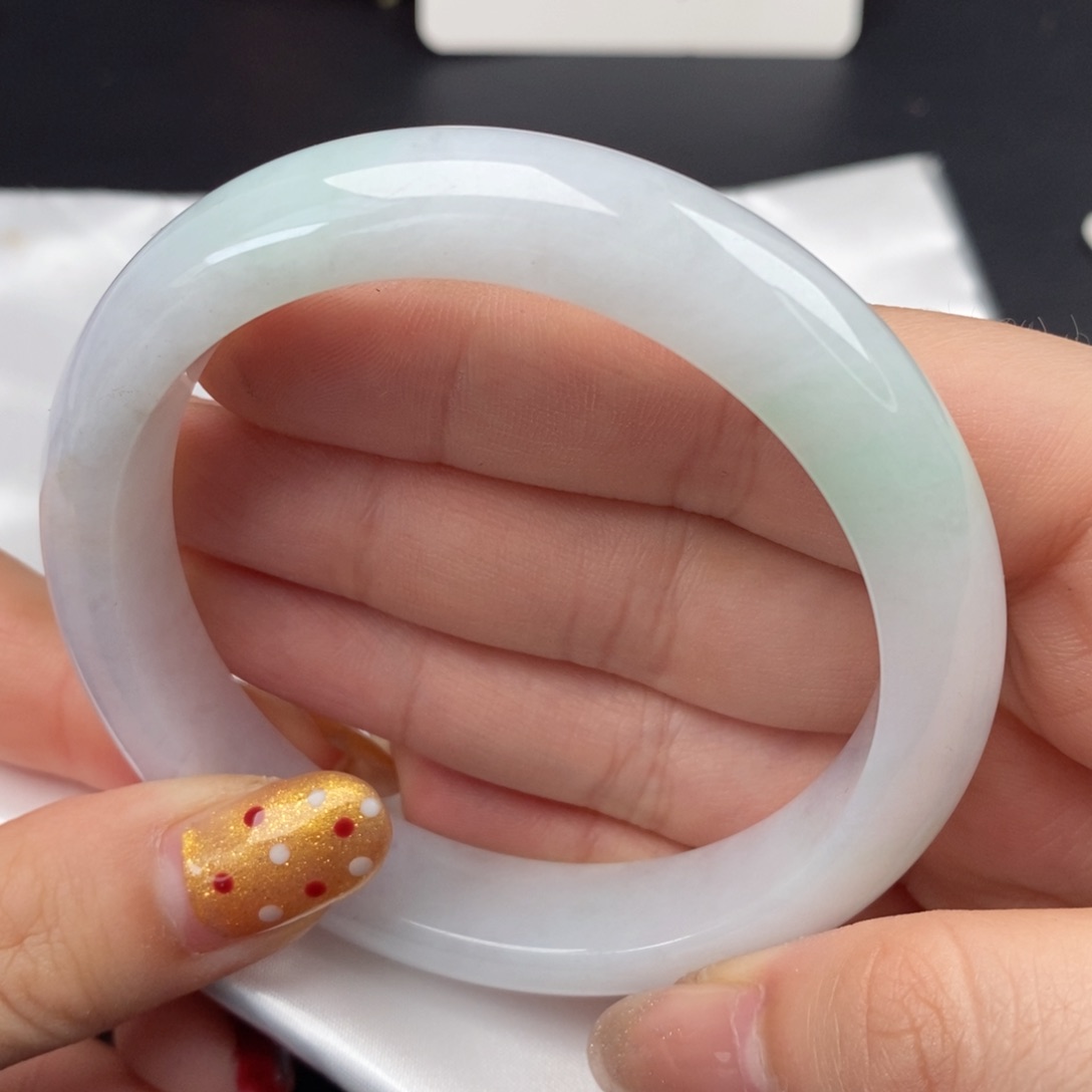 翡翠手镯未镶嵌61圈口