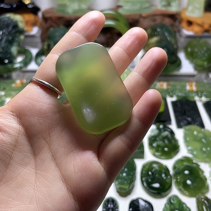 蛇纹石玉颈饰未镶嵌闭**过