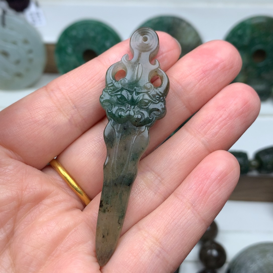 独山玉颈饰未镶嵌