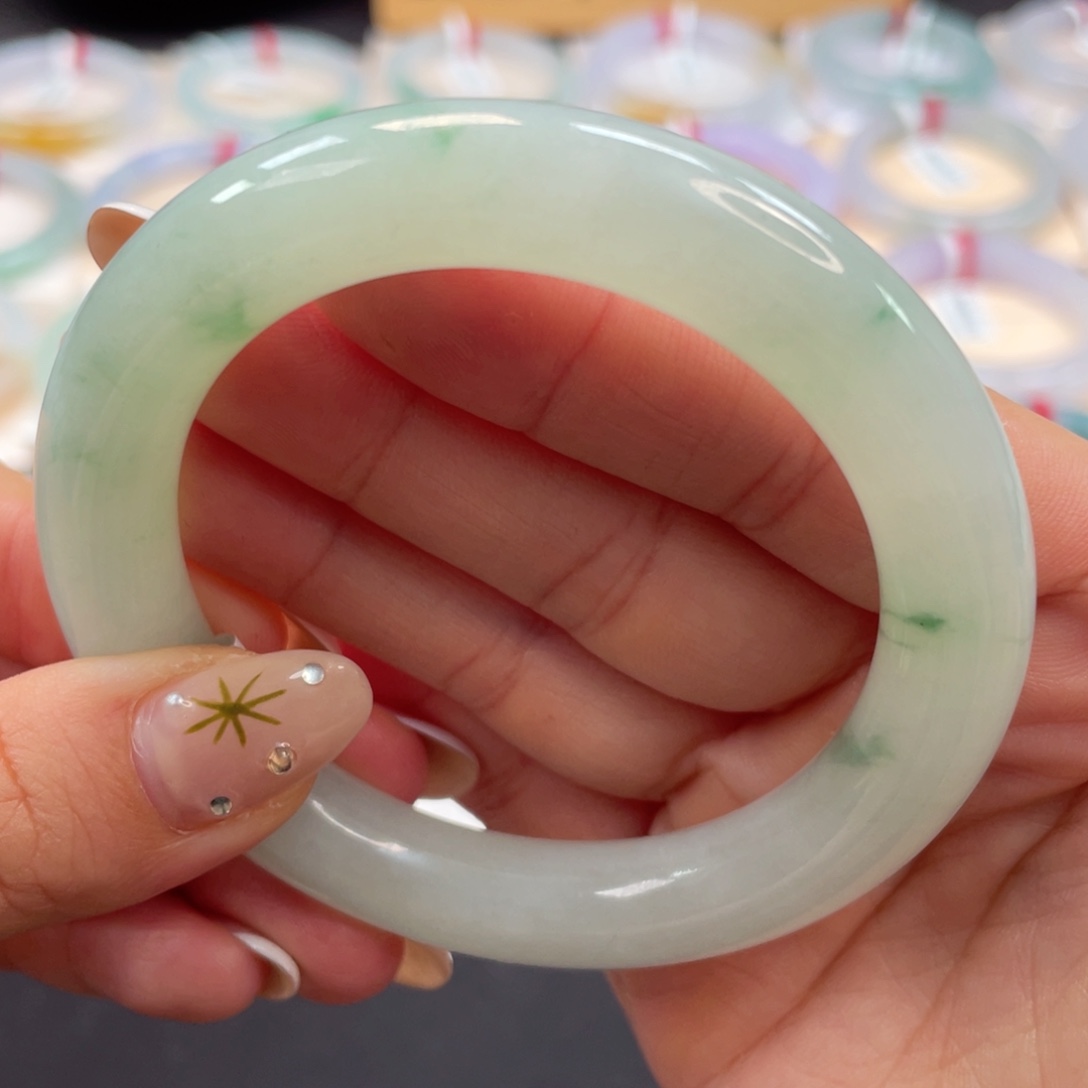 未镶嵌手镯翡翠4号老坑芙蓉底飘绿圆条