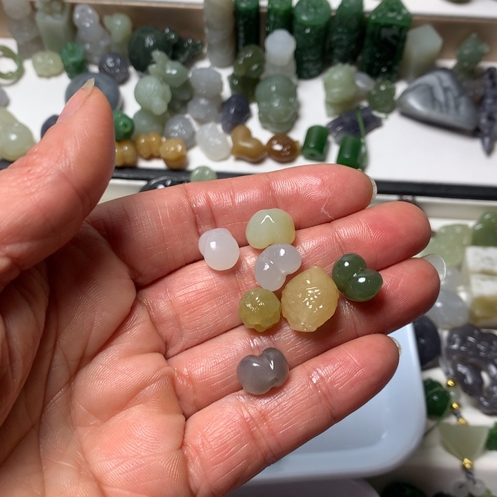 飞***飞和田玉（糖玉）未镶嵌珠宝奇石