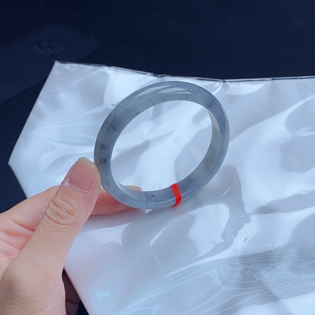 翡翠手镯未镶嵌翡翠