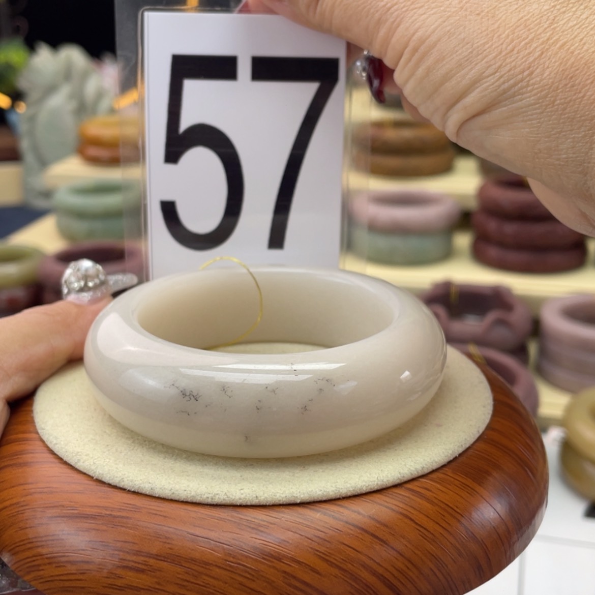 【闪购商品】石英质玉手镯未镶嵌