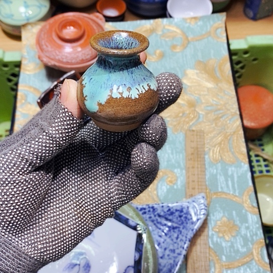 瓷片鑫年快乐。万事如意