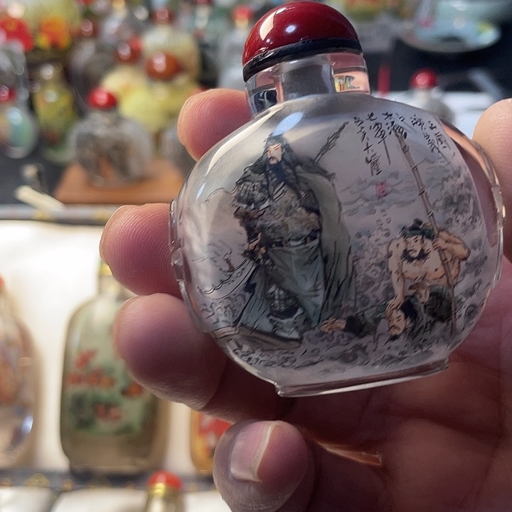 不***多有机玻璃内画鼻烟壶三国演义