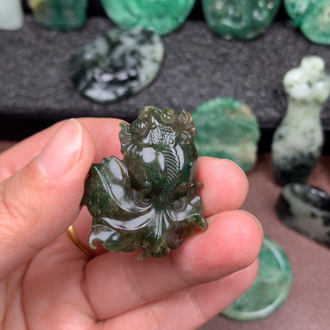 羽***纱独山玉未镶嵌颈饰