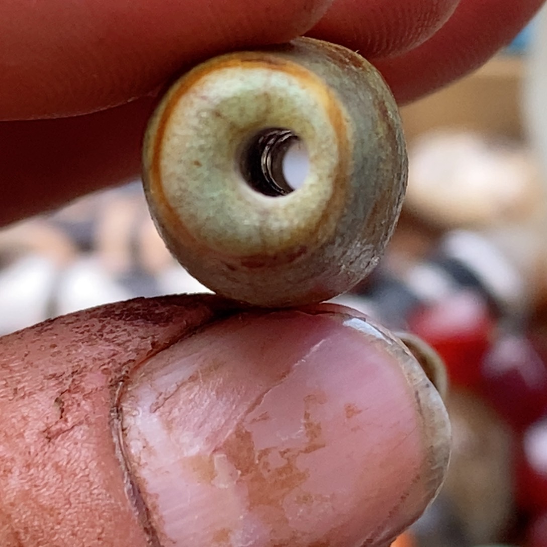 DIY琉璃珠子的颜色是蓝色的