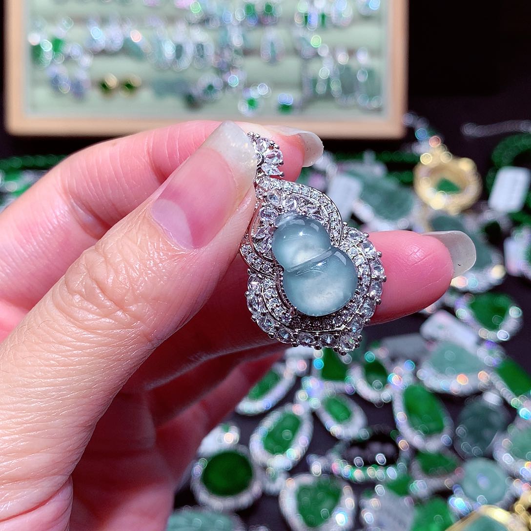 【闪购商品】翡翠吊坠(不含链)未镶嵌