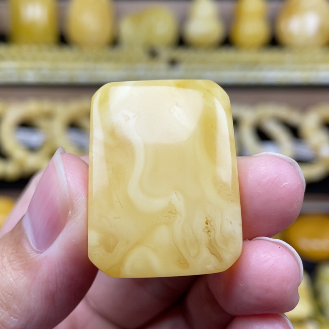 琥珀裸石未镶嵌吊坠