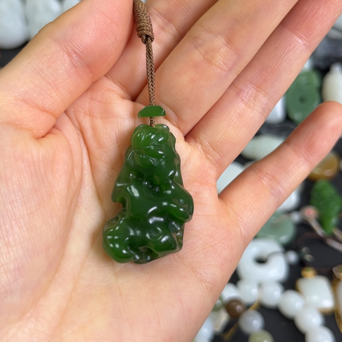 和田玉未镶嵌吊坠(赠链)