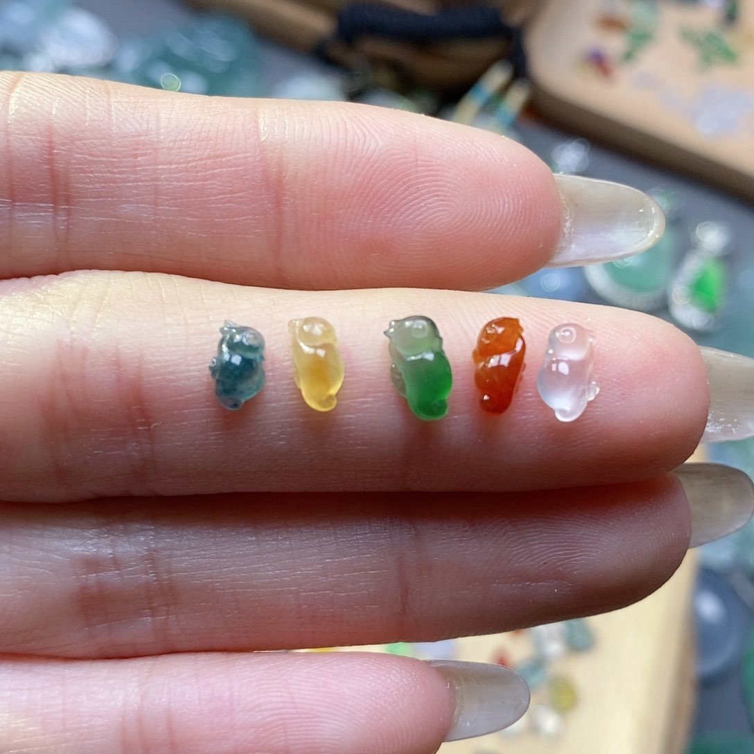 翡翠颈饰未镶嵌翡翠