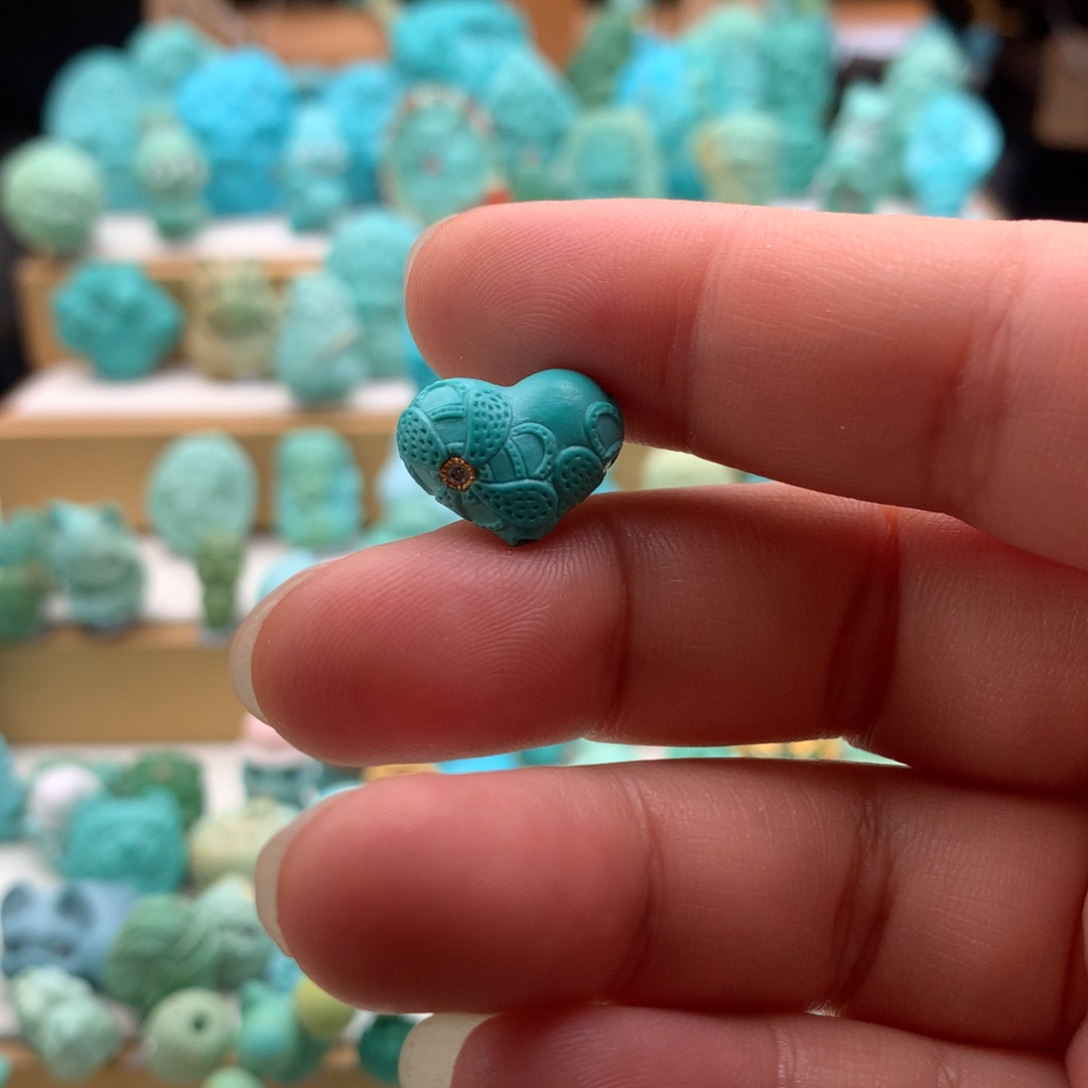 绿松石颈饰未镶嵌丫**