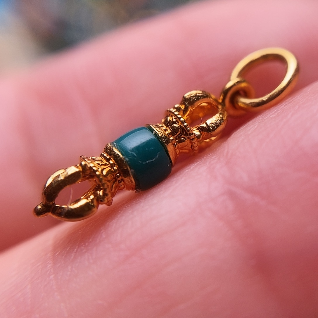 绿松石配饰足金镶嵌