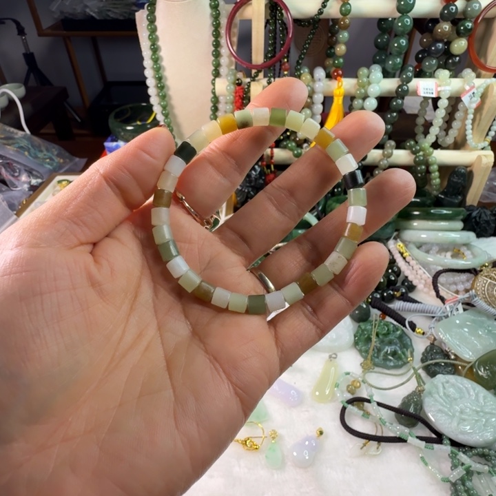 和田玉（糖玉）未镶嵌颈饰手串一条