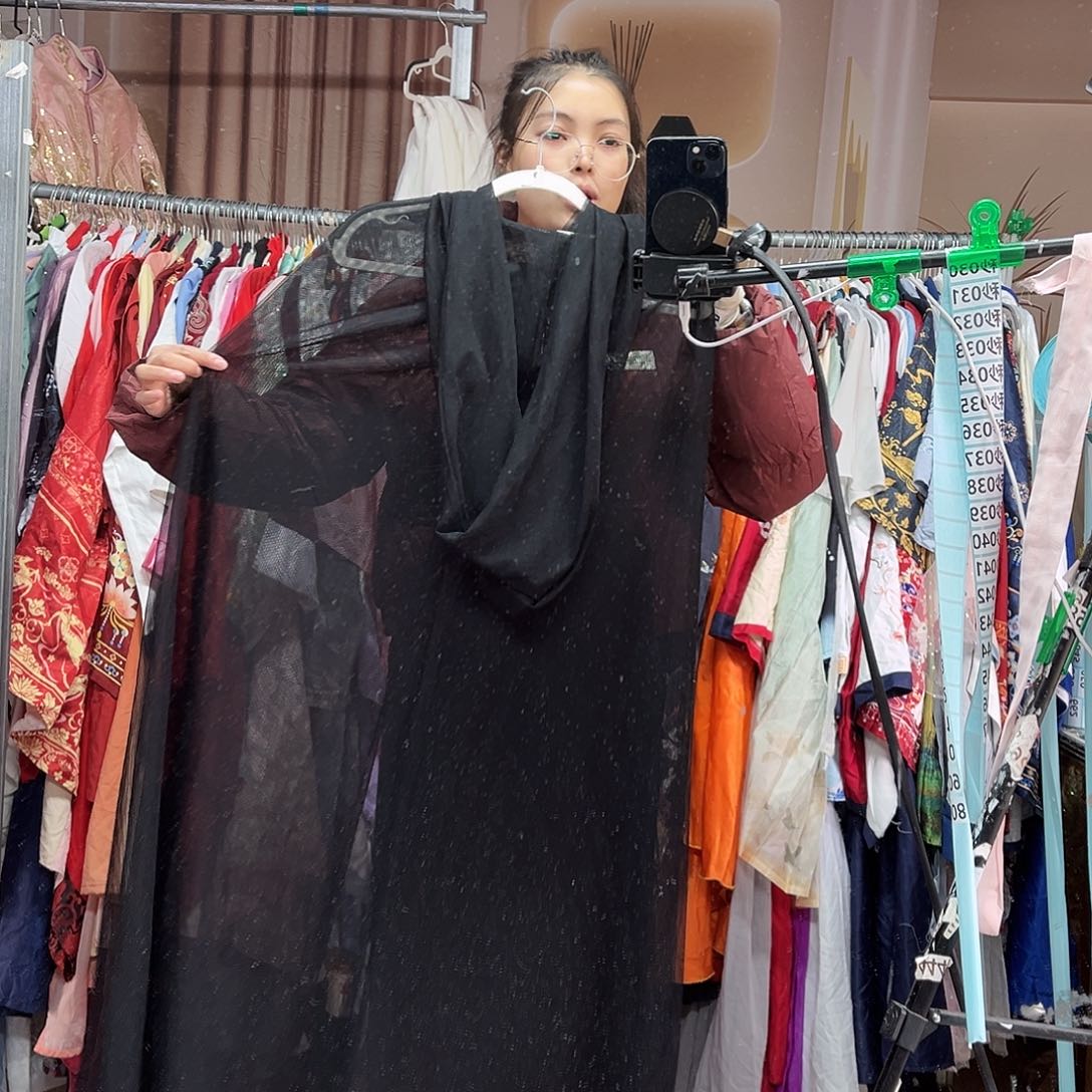 秒008黑色斗篷有帽