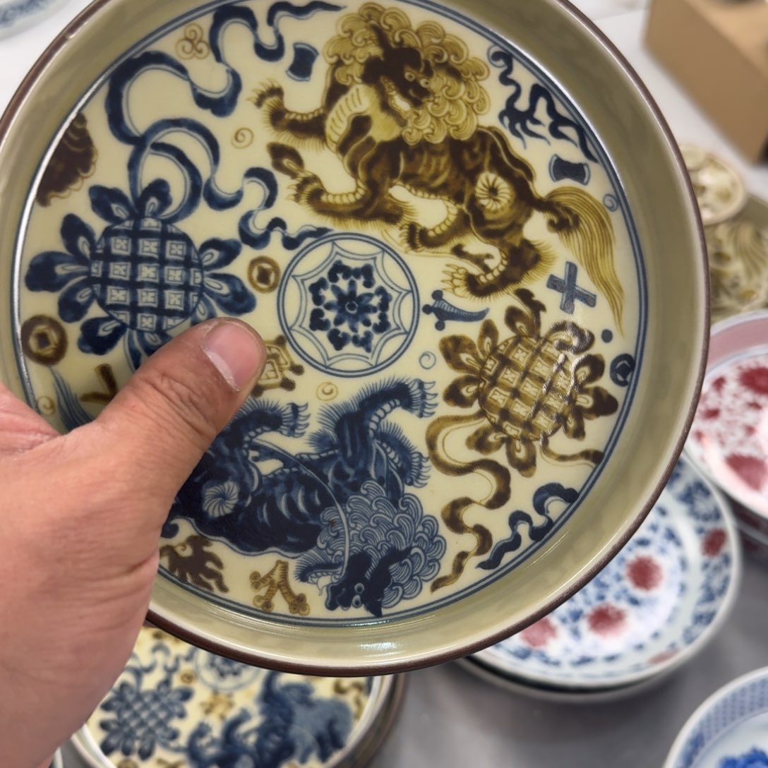 摆件釉里金狮子大壶承