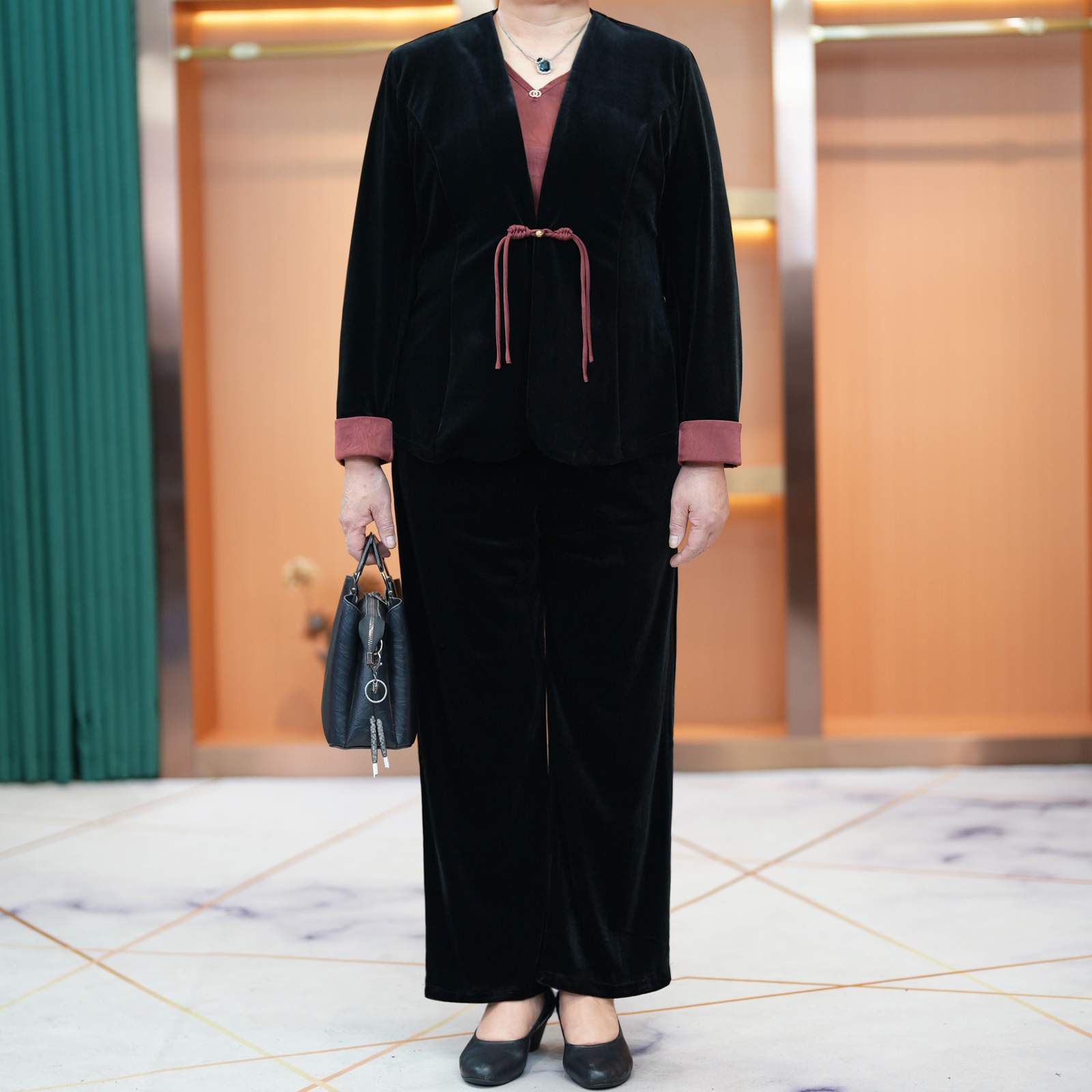 大码妈妈装撞色V领金丝绒套装2025春夏新款中老年洋气国风三件套