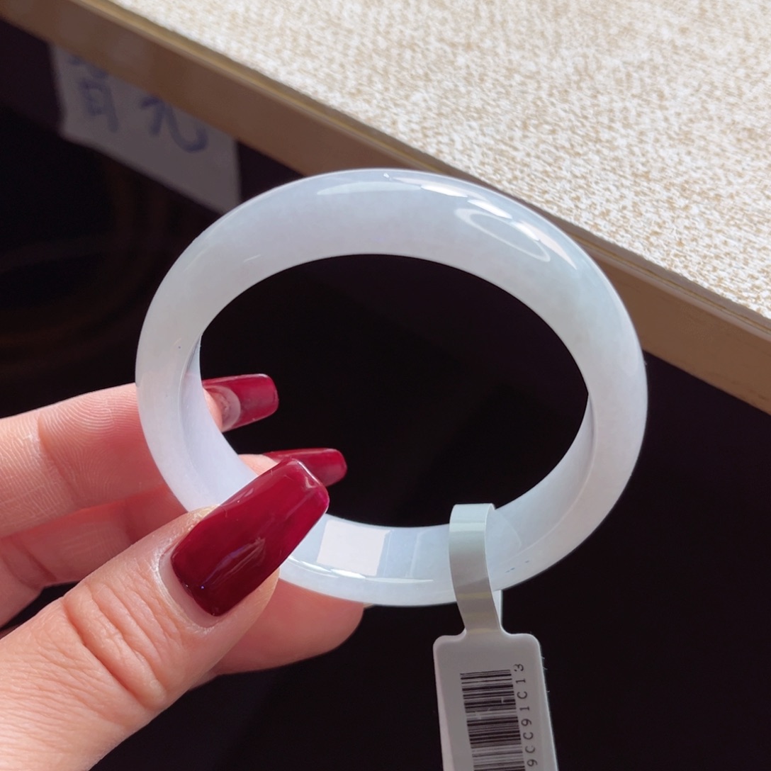 翡翠手镯未镶嵌手镯