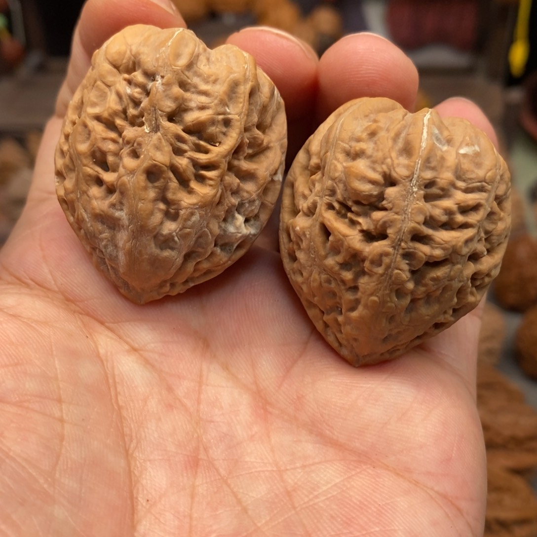 文玩核桃把件西****岛腰花，大花皮