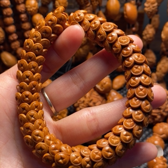 橄榄核吊坠金饭碗