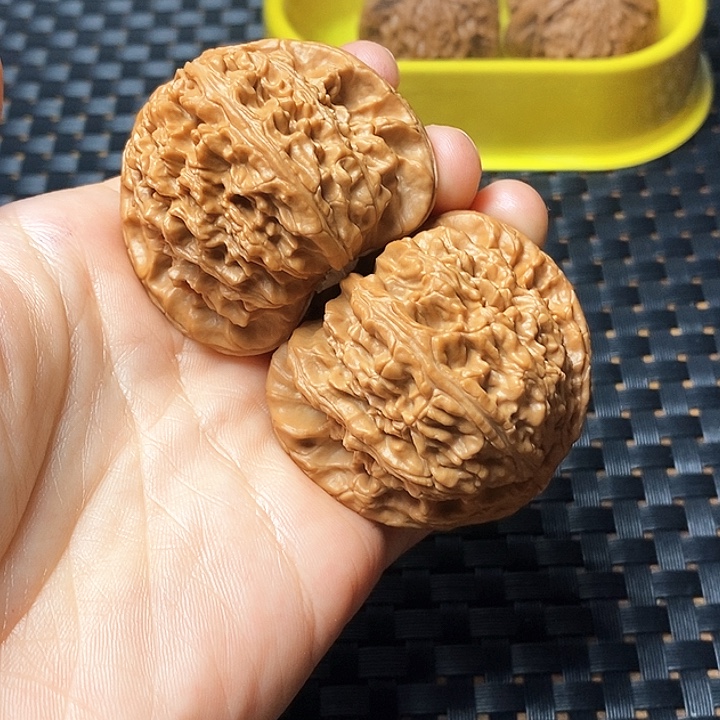 文玩核桃把件白狮子