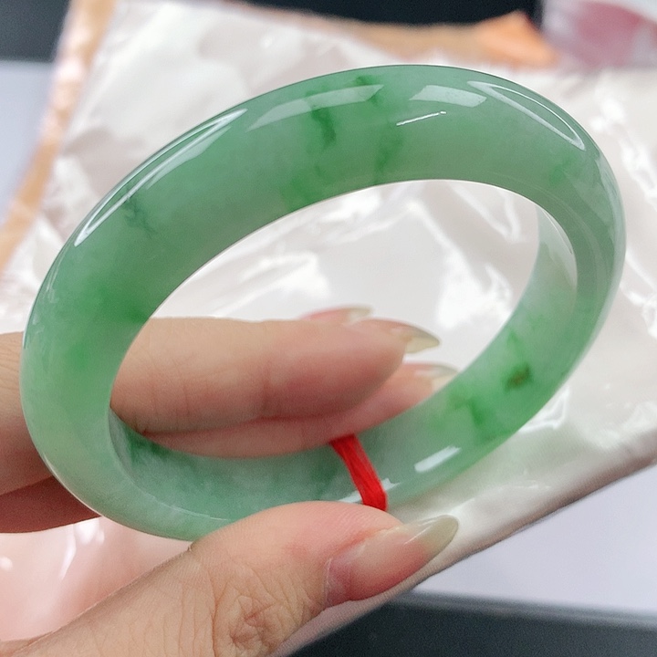 未镶嵌手镯翡翠，700