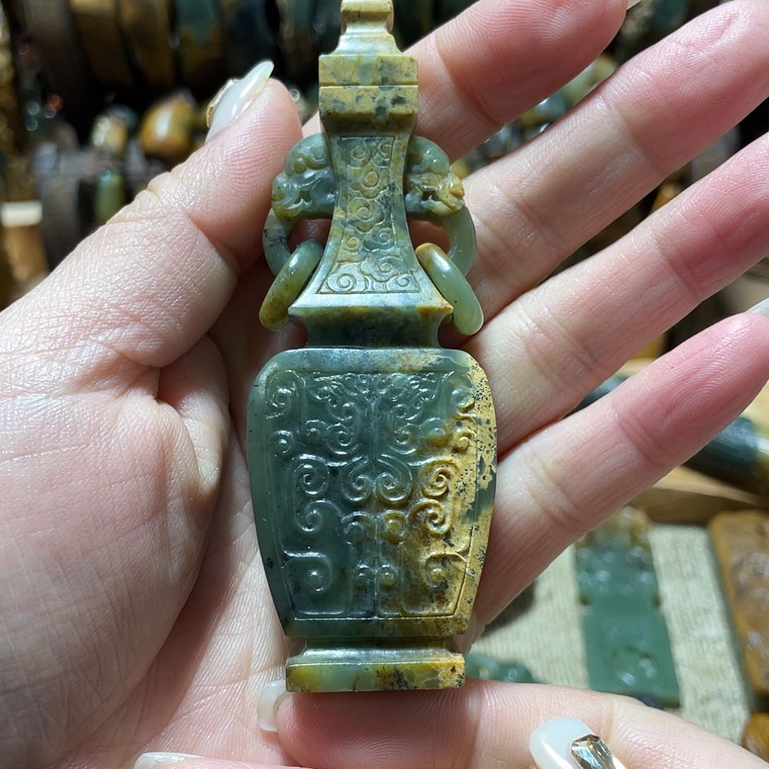 岫岩河磨玉（透闪石质玉）挂件未镶嵌潮*