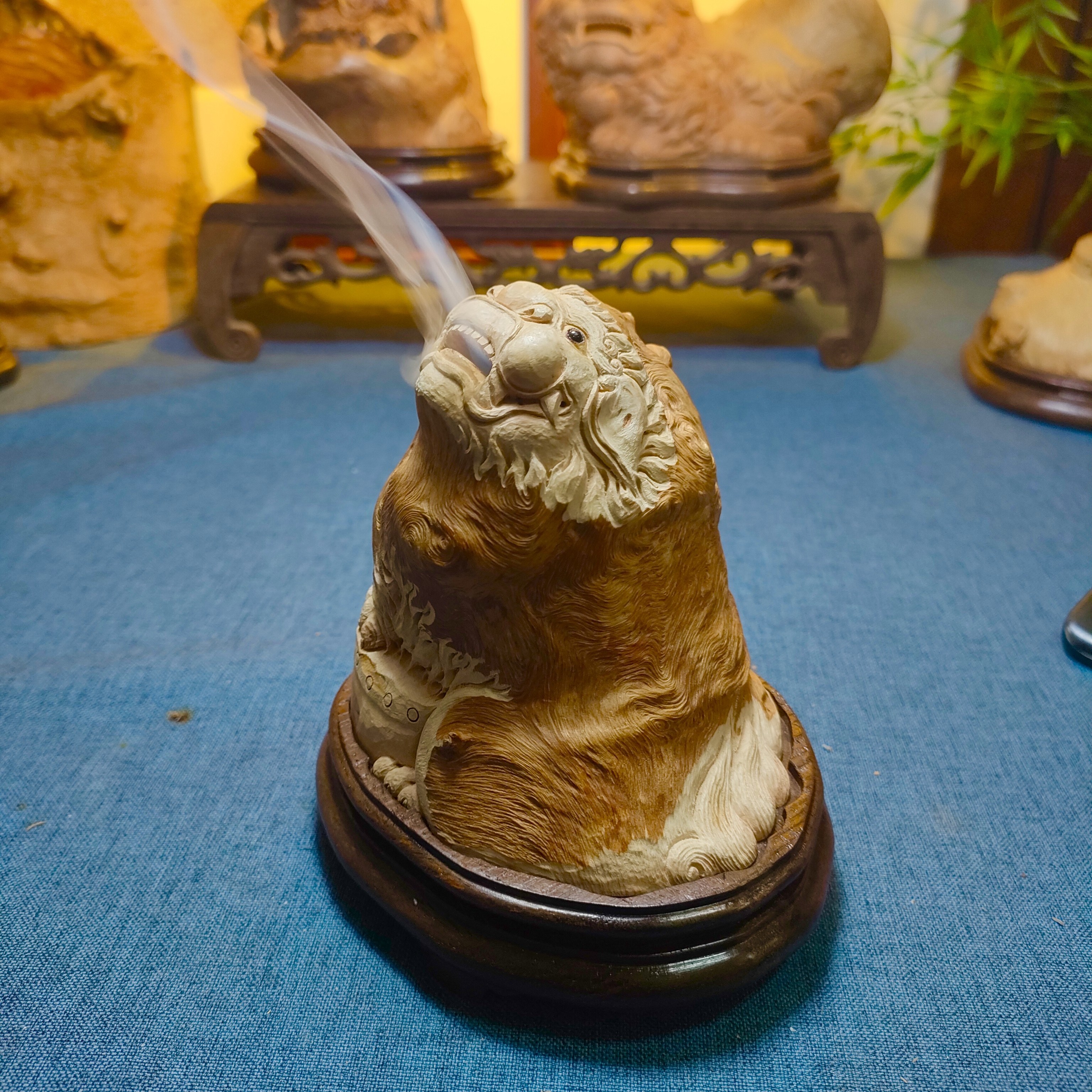 荔枝木香炉狮子纯手工雕刻望天，手工艺木制品工艺品
