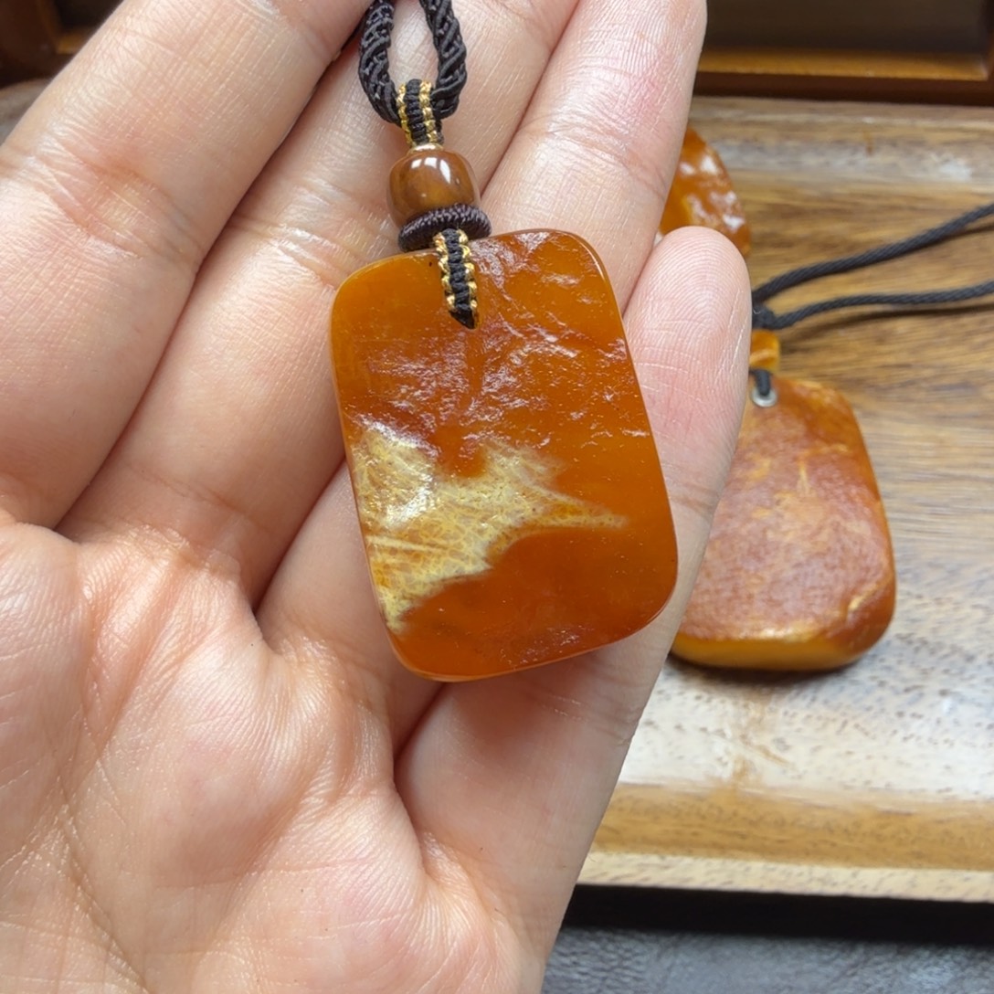 琥珀吊坠(赠链)未镶嵌