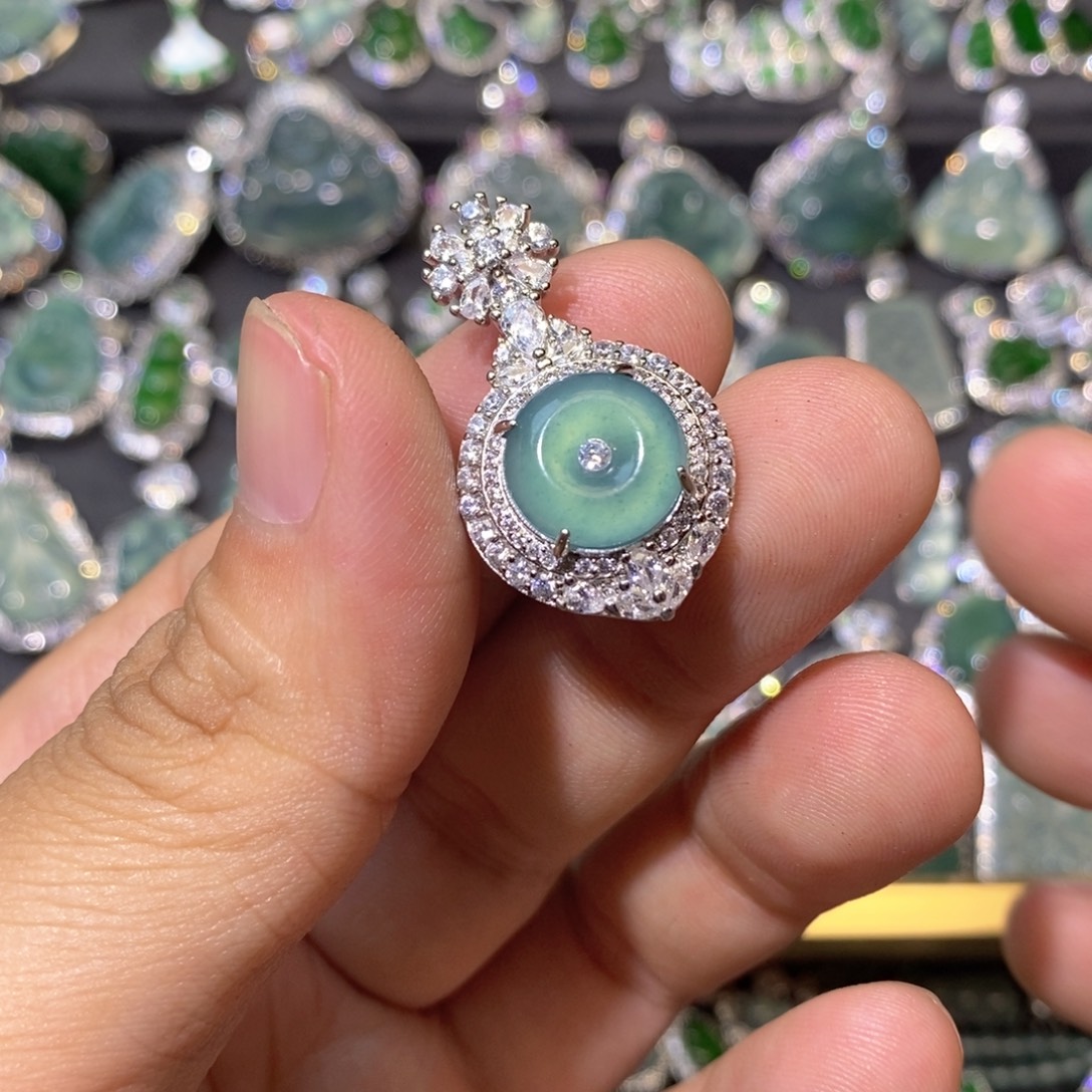 翡翠未镶嵌颈饰天然