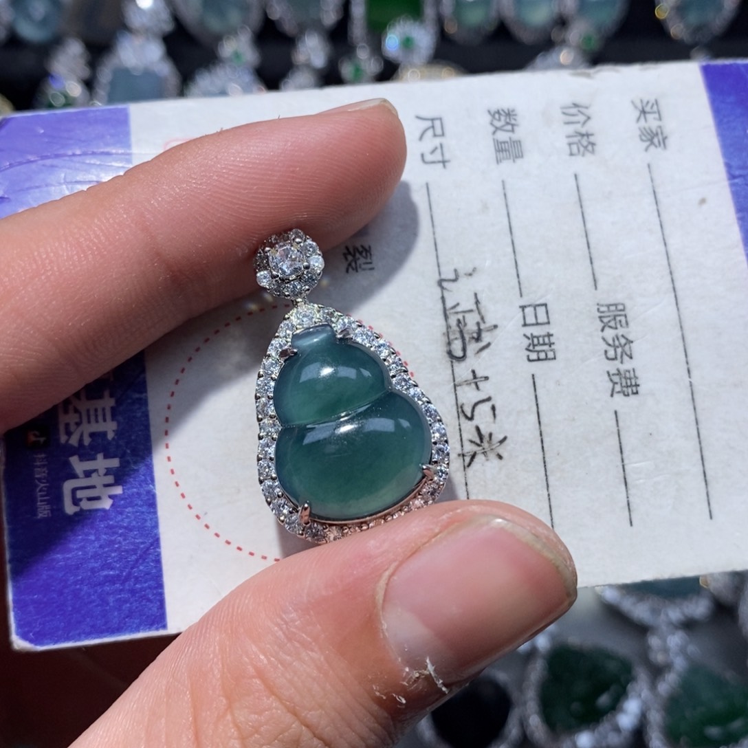 翡翠颈饰未镶嵌翡翠