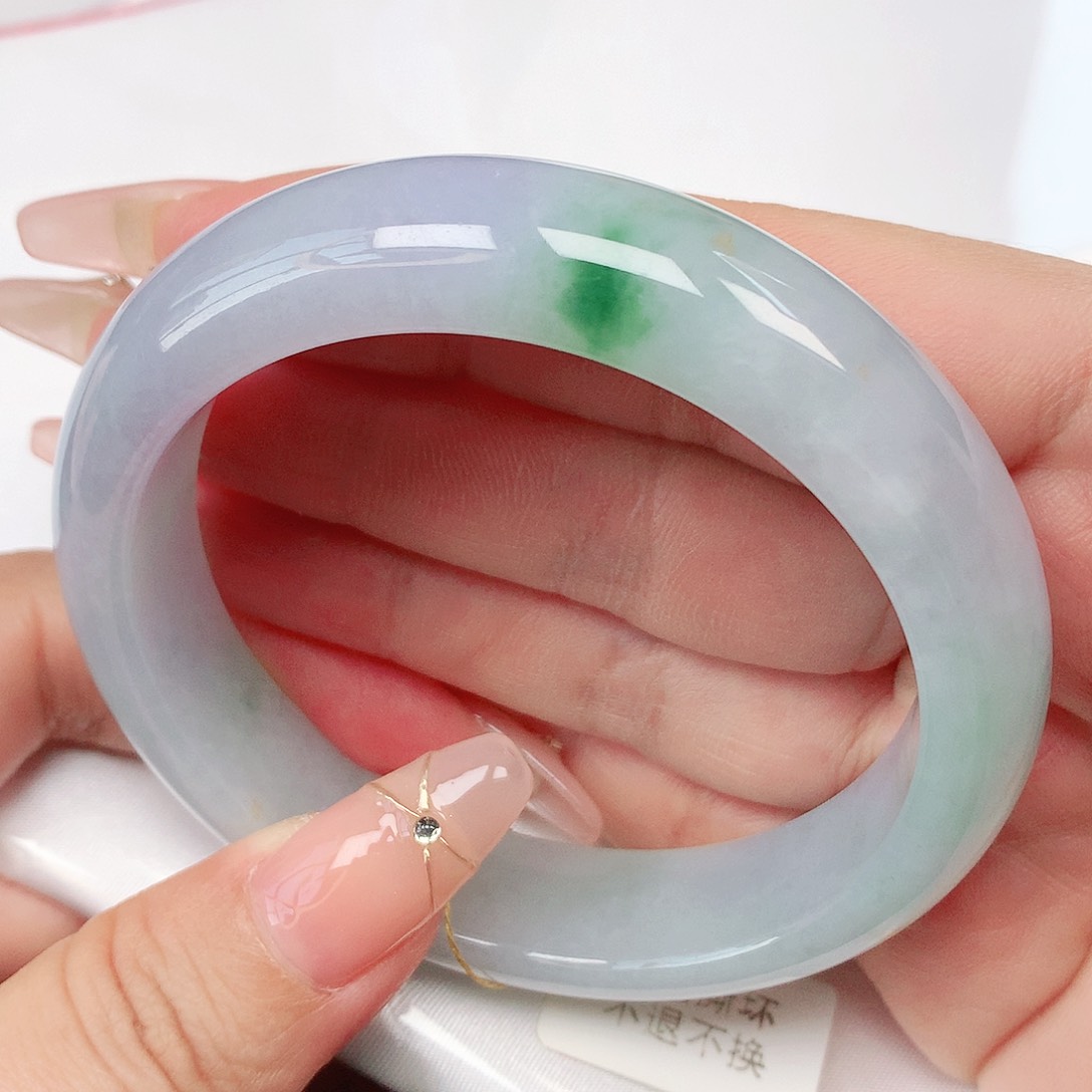 翡翠手镯未镶嵌抖音588