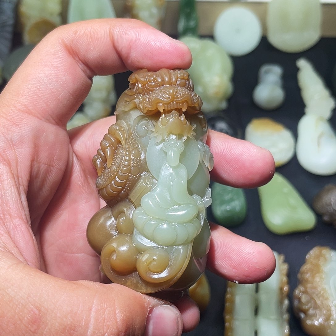 和田玉颈饰未镶嵌J****辉