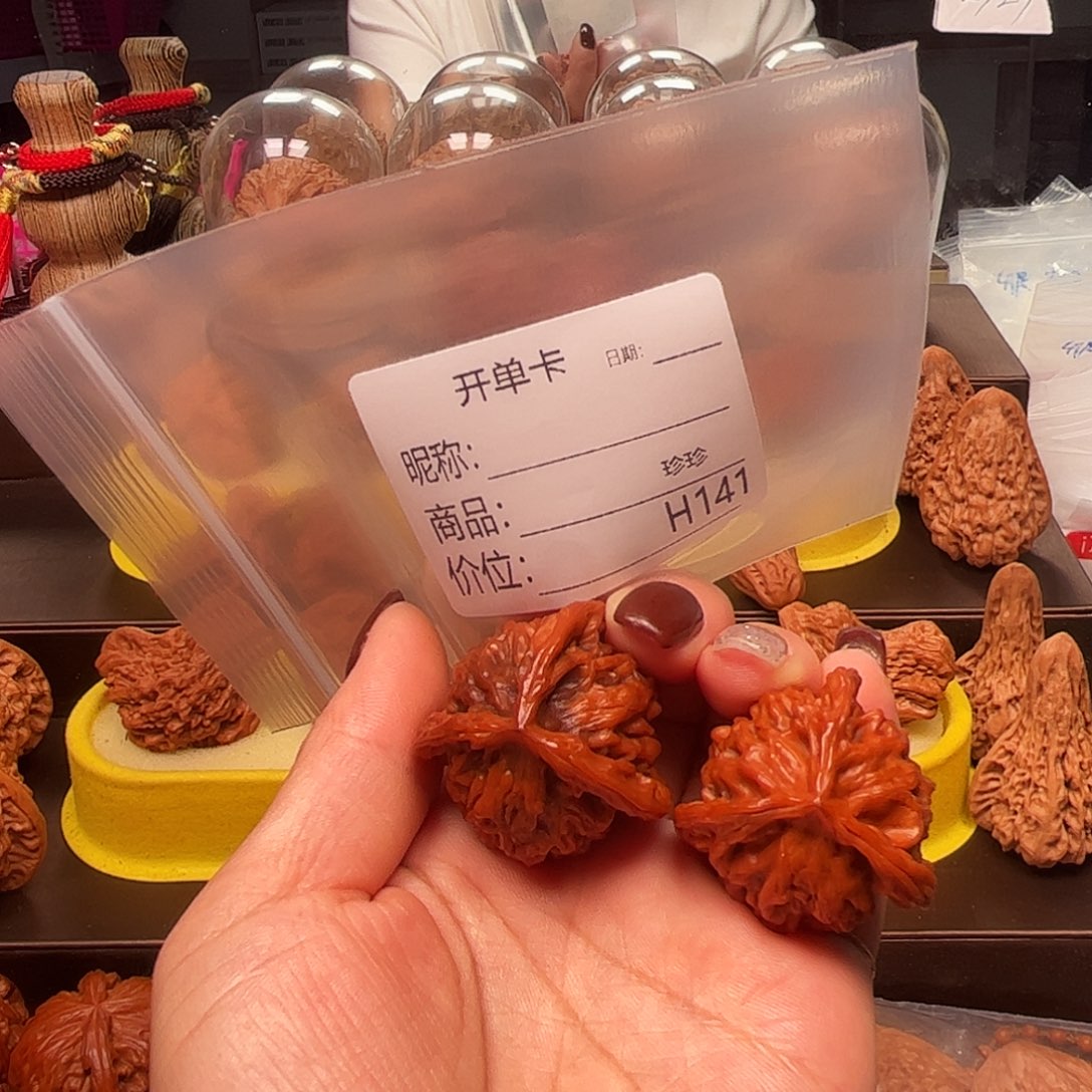 文玩核桃吊坠三棱