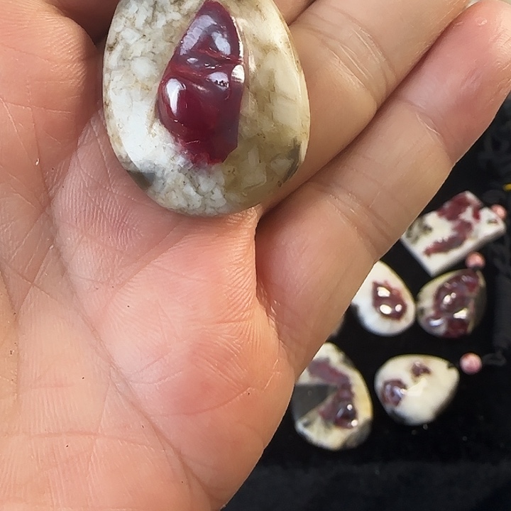 天然辰砂贵州万山天然大晶体朱砂吊坠正品