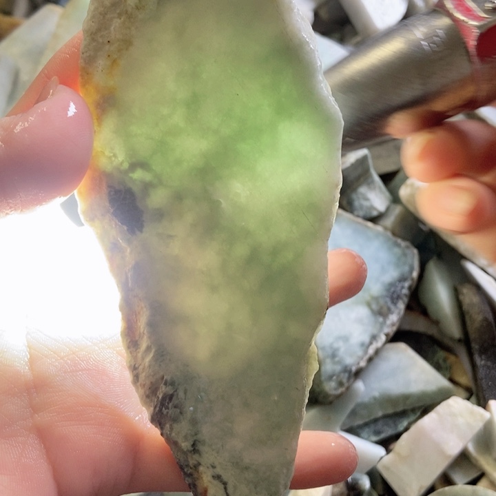 翡翠颈饰未镶嵌天然翡翠