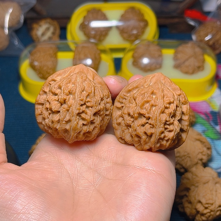 文玩核桃吊坠水龙纹