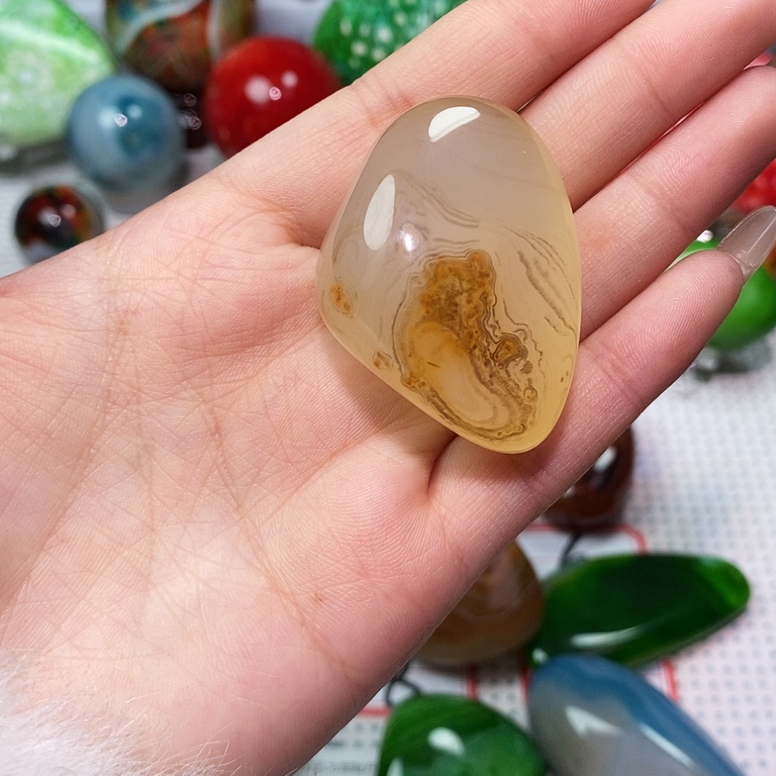 有***年玛瑙/玉髓未镶嵌珠宝奇石