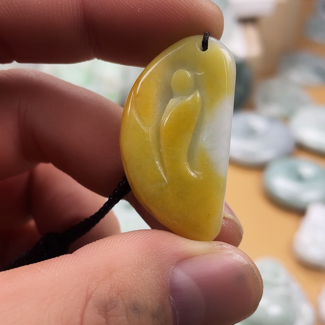 翡翠未镶嵌颈饰悟道