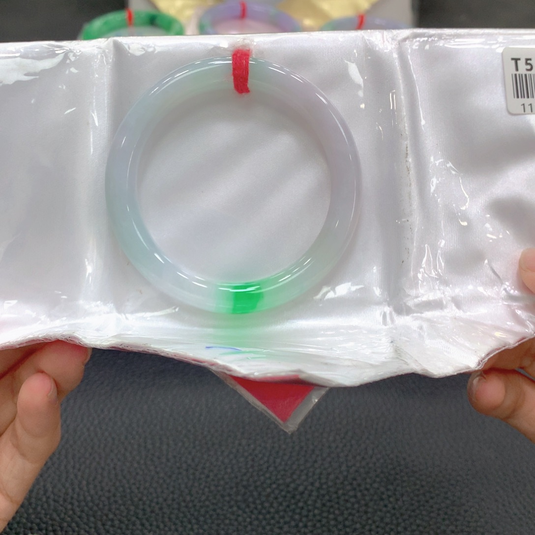 翡翠未镶嵌手镯24