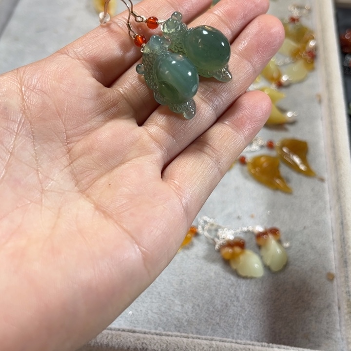 蛇纹石玉耳饰未镶嵌