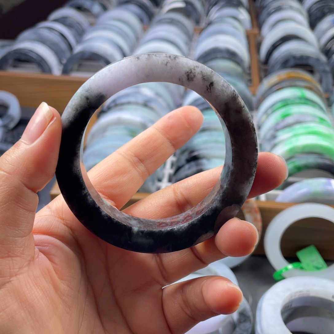 定制翡翠未镶嵌翡翠手镯