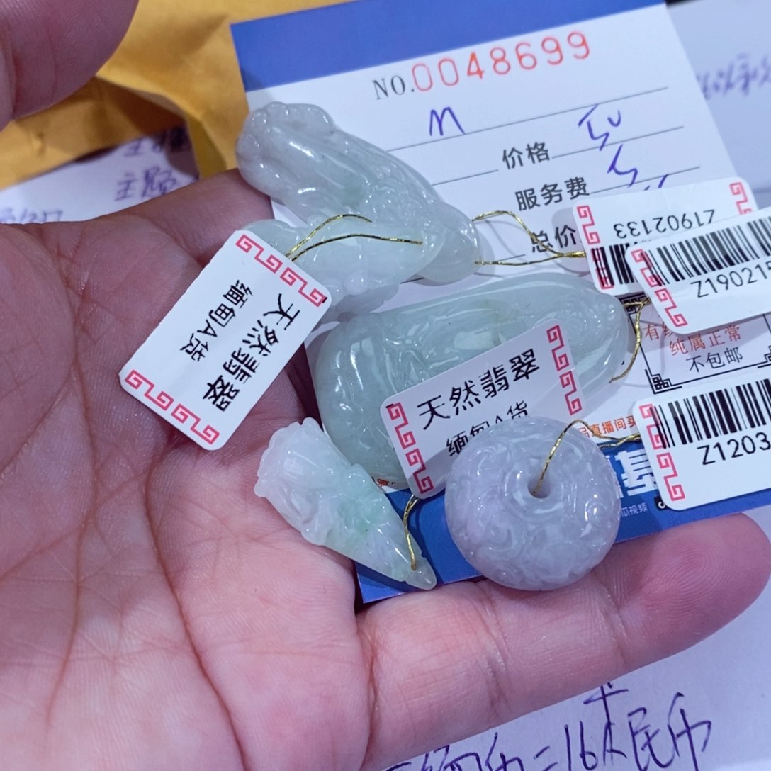 翡翠挂件未镶嵌ꪔ****ㅤ