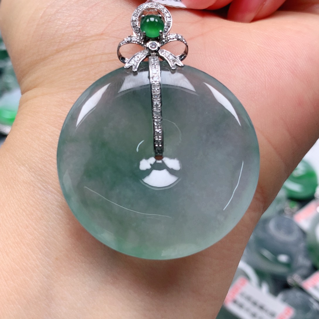 翡翠颈饰18K金镶嵌天然翡翠