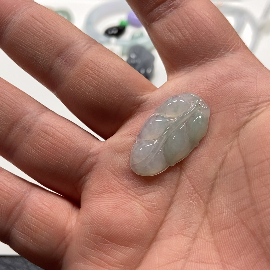 翡翠手镯未镶嵌翡翠