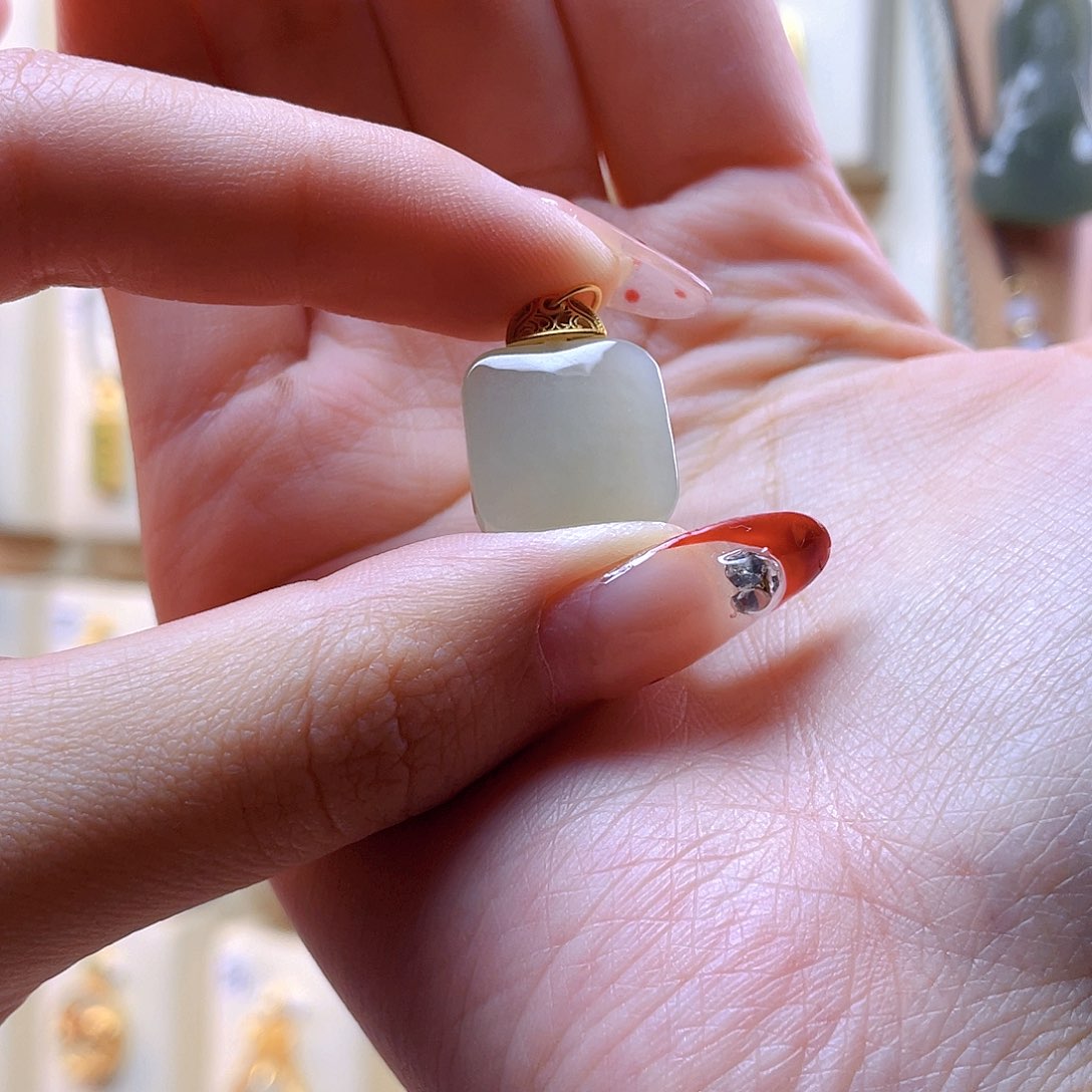 和田玉吊坠(赠链)银S925镀金镶嵌邯**妮