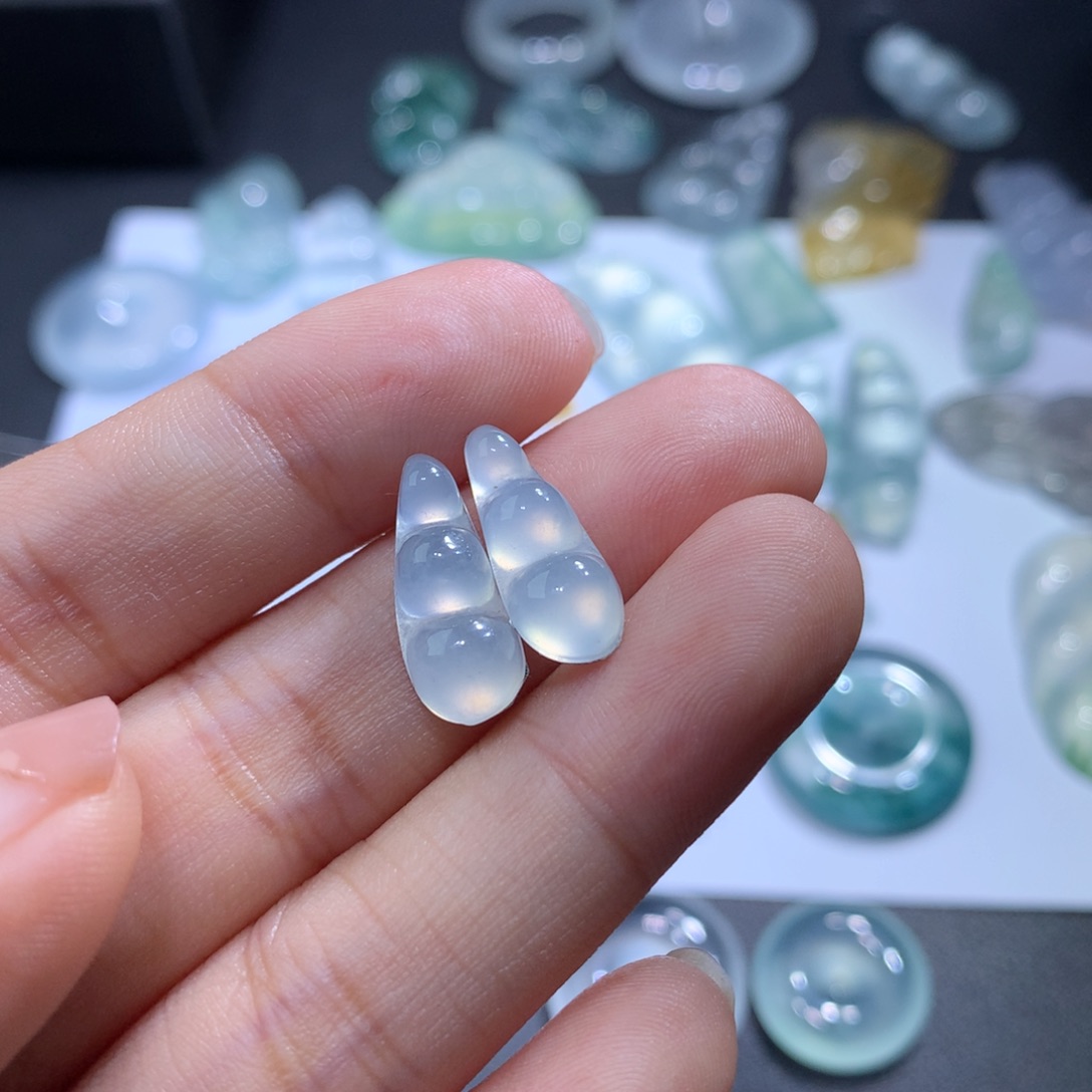 翡翠颈饰未镶嵌豆