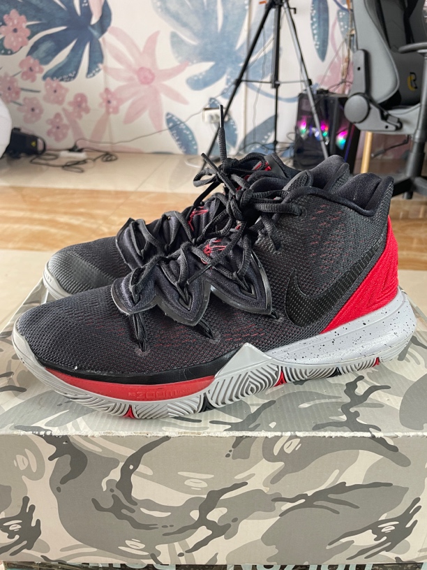 95新 maje 43码275/Kyrie 5 欧文5 zoom 篮球鞋