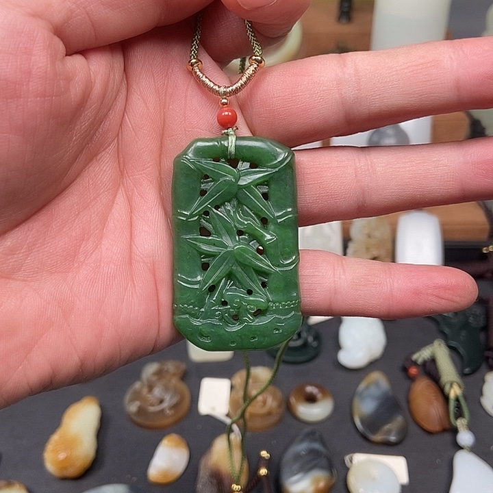 和田玉吊坠(赠链)未镶嵌